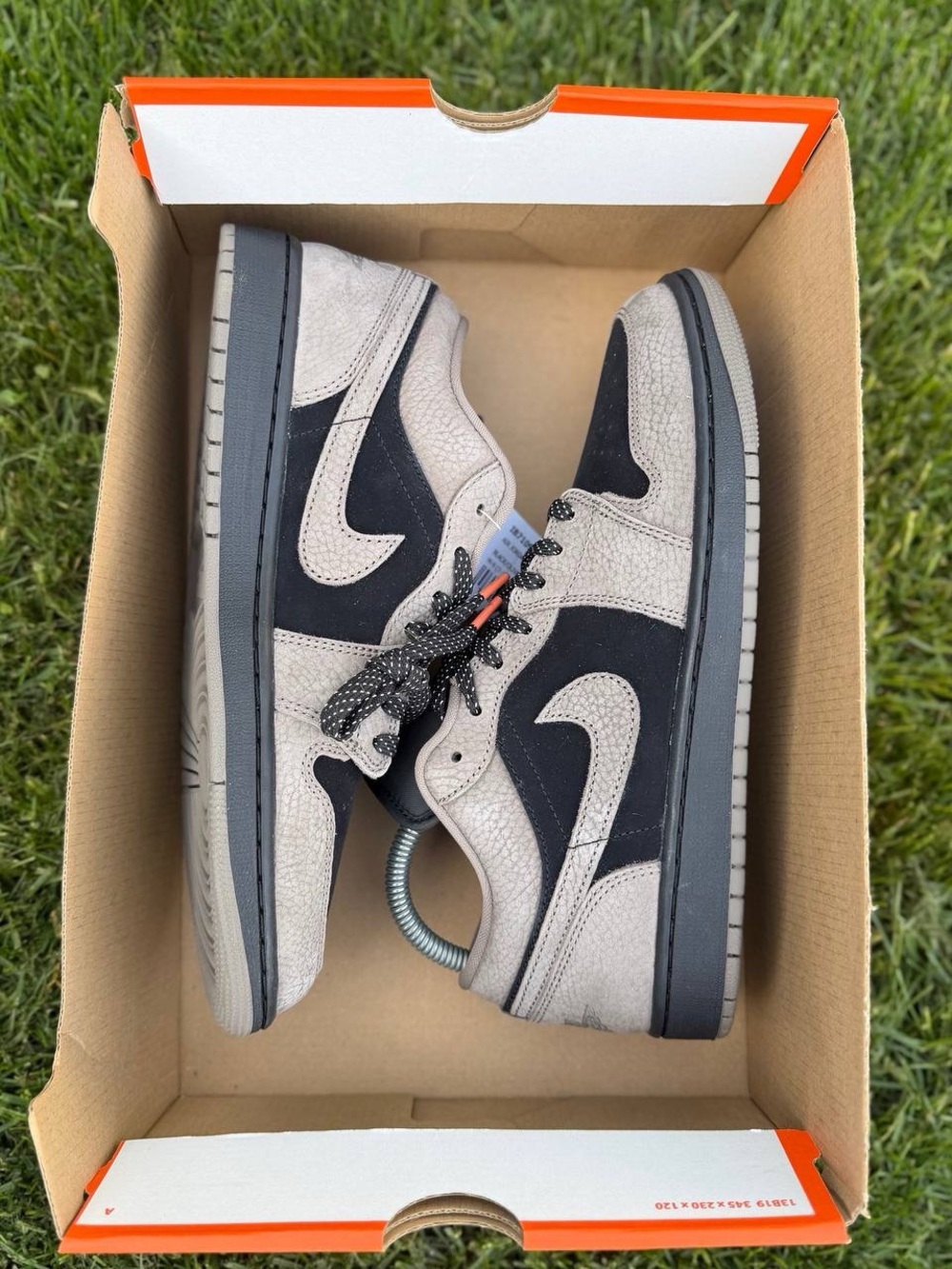 Jordan 1 Low SE Olive Grey Sample Men’s Shoes 
IB7109-002